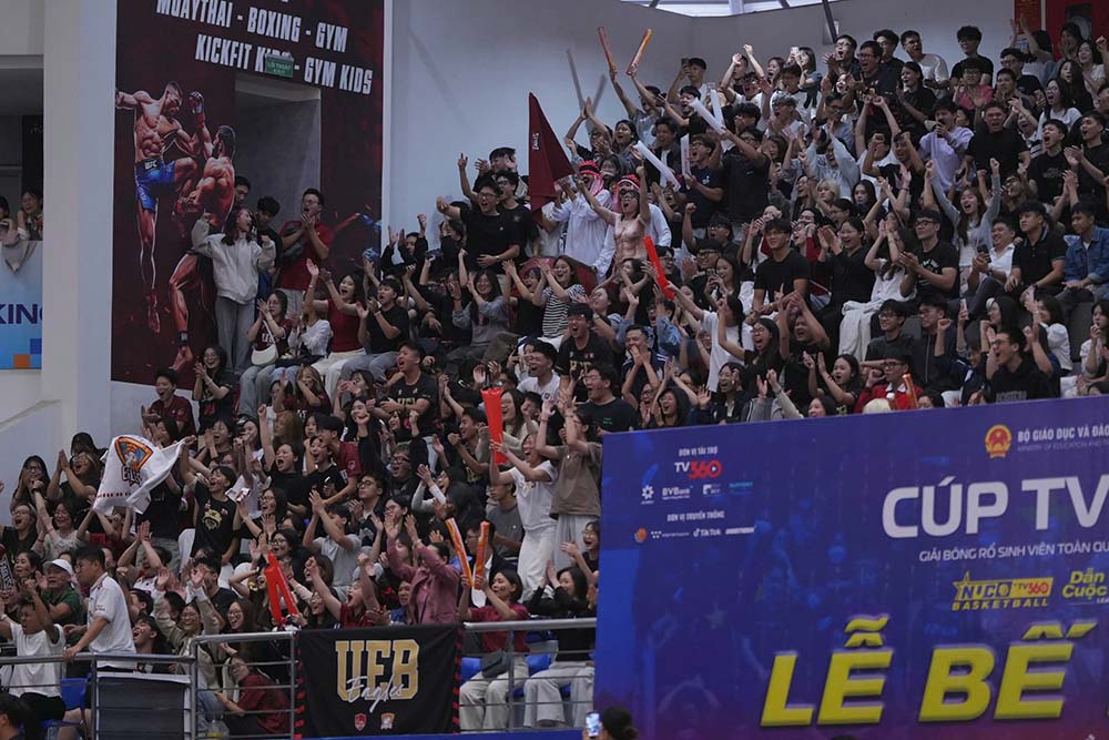 Cac khan dai day ap khan gia tai giai. Anh: Ban to chuc