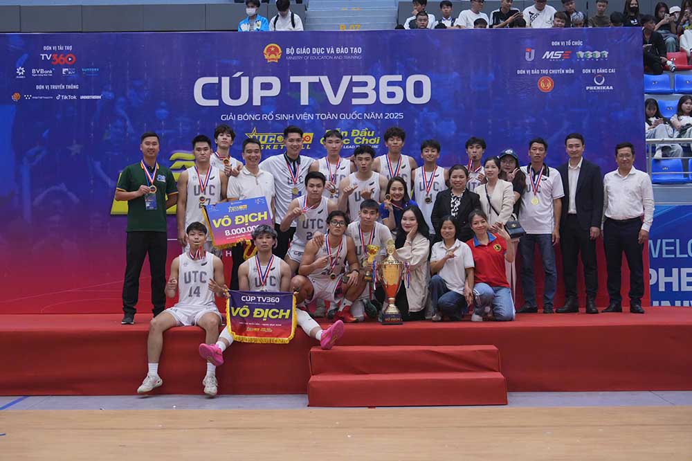 Doi nam Dai hoc Giao thong Van tai dang quang vo dich khu vuc mien Bac giai bong ro sinh vien toan quoc 2025. Anh: Ban to chuc