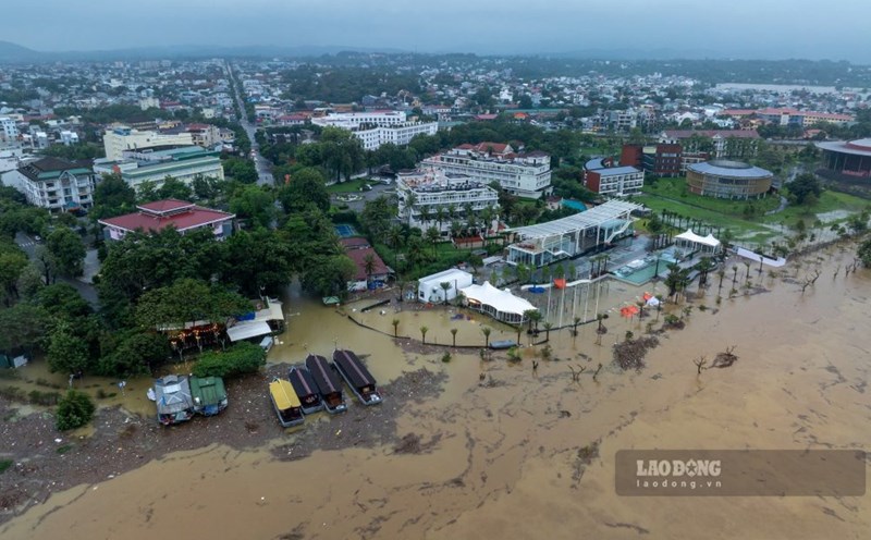 Overview of Hue City submerged in floodwaters. Photo: Phuc Dat
