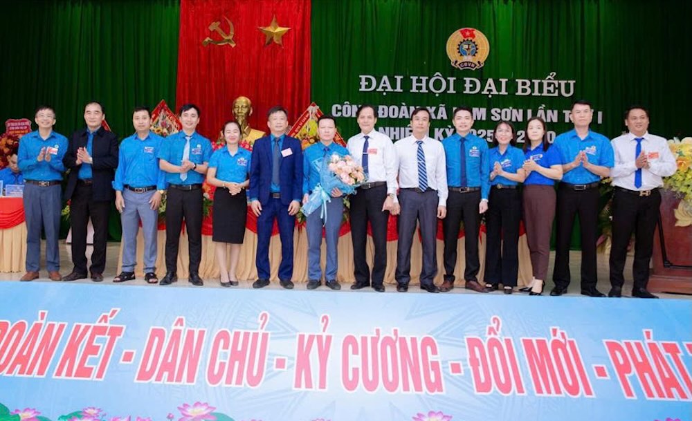 ラムソンコミューン労働組合の執行委員会、第I期、2025年から2030年の任期が任務を受け入れるために導入されました。写真: タインホア労働組合