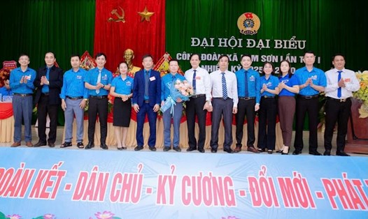 Ban Chấp hành Công đoàn xã Lam Sơn khóa I, nhiệm kỳ 2025-2030 ra mắt nhận nhiệm vụ. Ảnh: Công đoàn Thanh Hóa