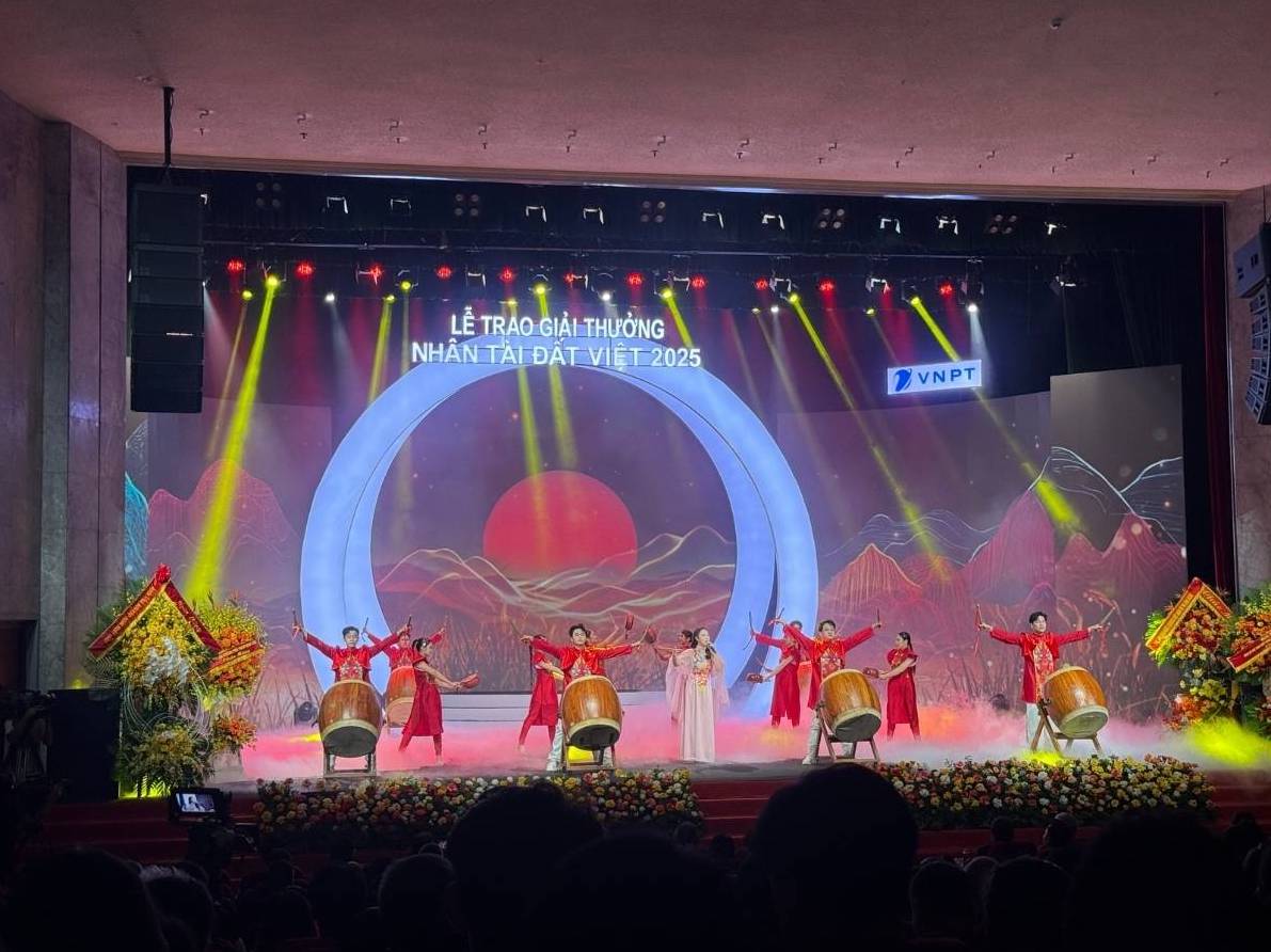 Van nghe chao mung Le trao giai Nhan tai Dat Viet 2025. Anh: Phuong Anh