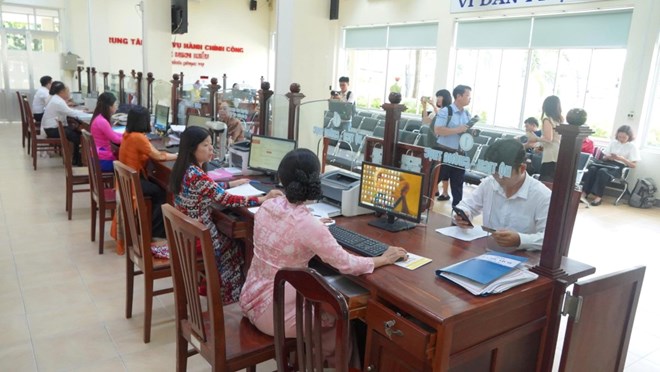 The Ministry of Home Affairs proposes to add subjects of application in public service units. Photo: Ta Quang