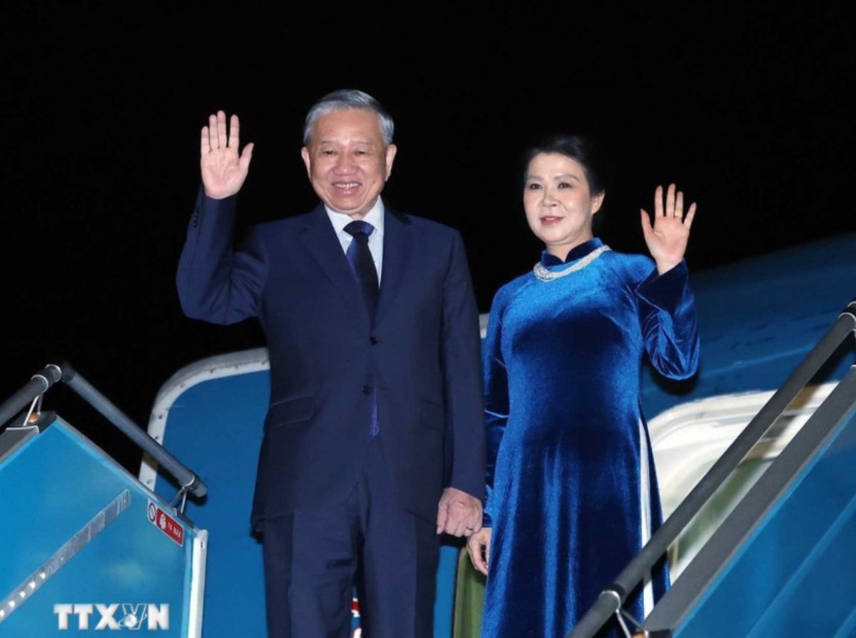General Secretary To Lam and his wife left Hanoi for an official visit to the United Kingdom and Northern Ireland. Photo: VNA
