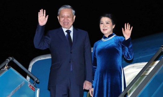 Tổng Bí thư Tô Lâm và Phu nhân rời Hà Nội, lên đường thăm chính thức Liên hiệp Vương quốc Anh và Bắc Ireland. Ảnh: TTXVN