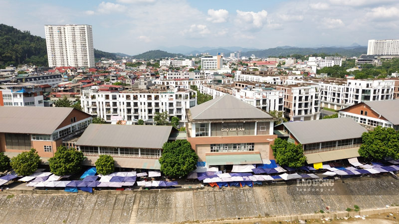 Strengthening the arrangement and management of traders at traditional markets in Lao Cai. Photo: Dinh Dai