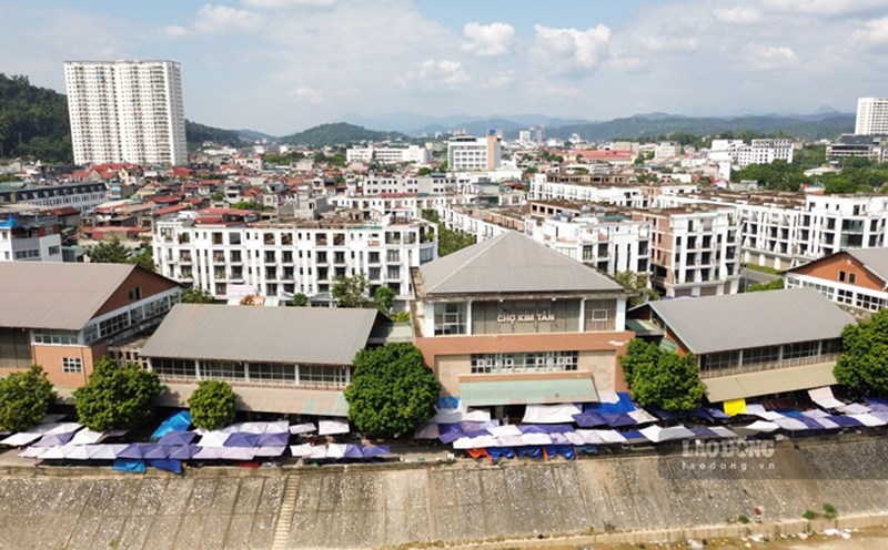 Strengthening the arrangement and management of traders at traditional markets in Lao Cai. Photo: Dinh Dai