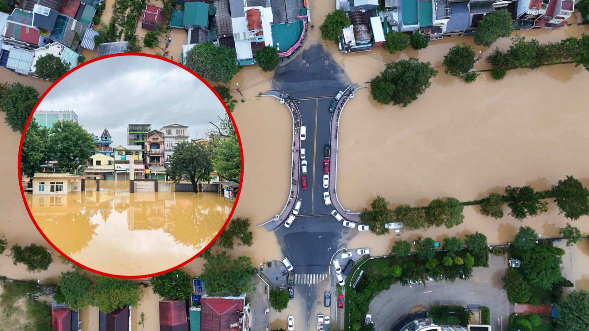 Hue was flooded deep at night, many people's properties were submerged in water. Photo: Nguyen Luan