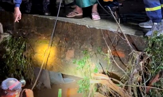 Các lực lượng tìm kiếm nữ giáo viên bị lũ cuốn trôi ở Lâm Đồng. Ảnh: Phúc Khánh