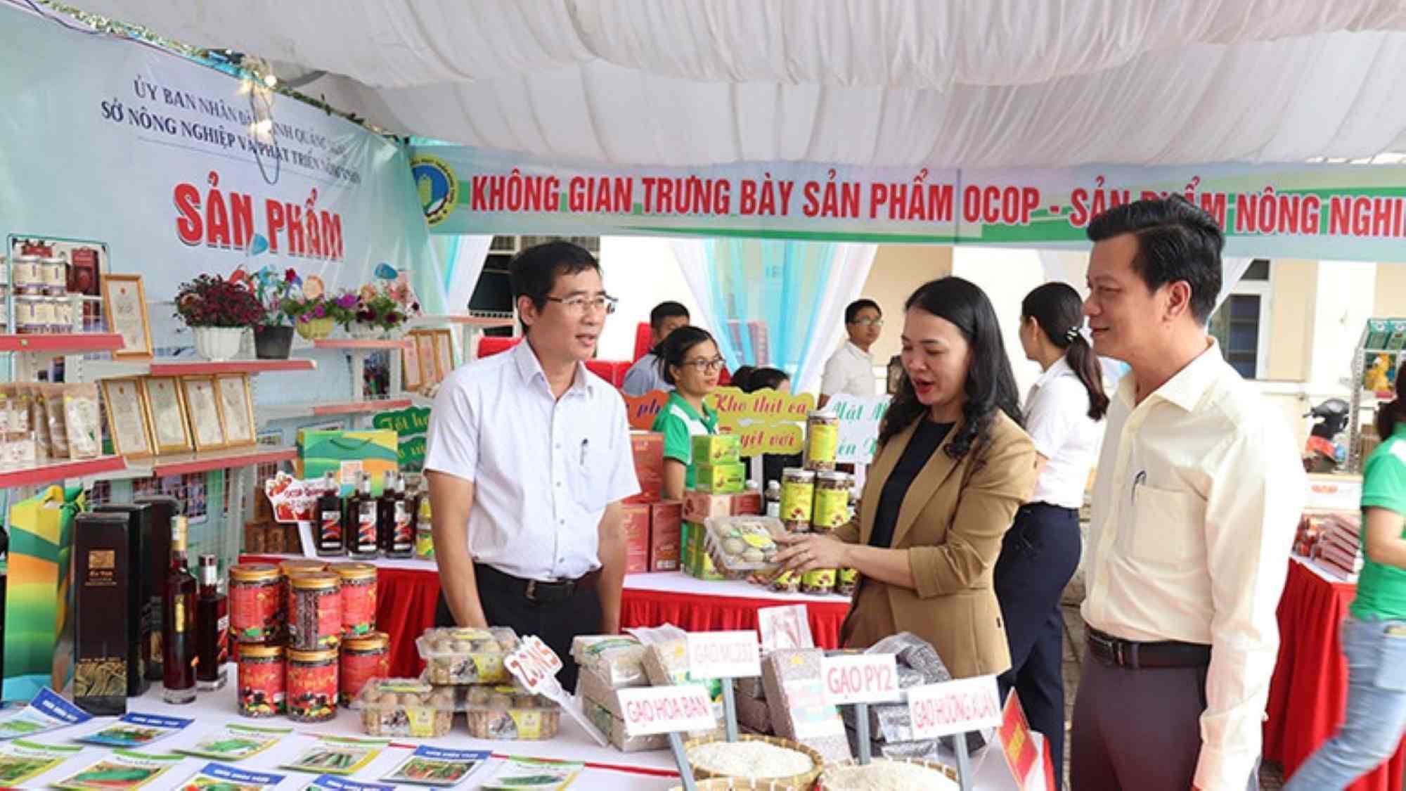 OCOP Quang Ngai products have diverse designs and packaging, ensuring conditions and regulations on stamps, labels, and product traceability. Photo: Vien Nguyen