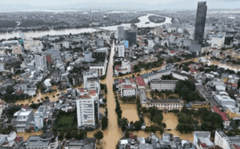 Hue city is submerged in floodwater. Photo: Nguyen Luan