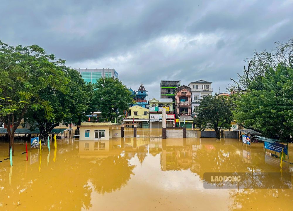 “Bien nuoc” tai mot san truong o duong Nguyen Hue.
