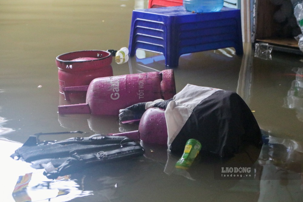 Tai san ngap trong nuoc lu.