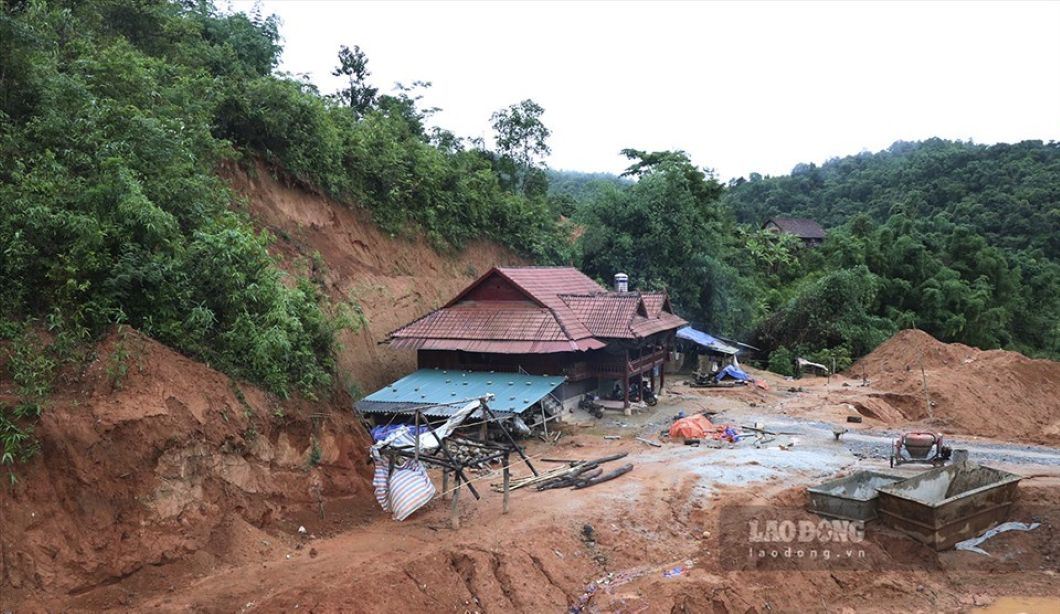 Can ngan chan viec “chat chan nui lam nha” o cac xa mien nui. Anh: Van Thanh Chuong