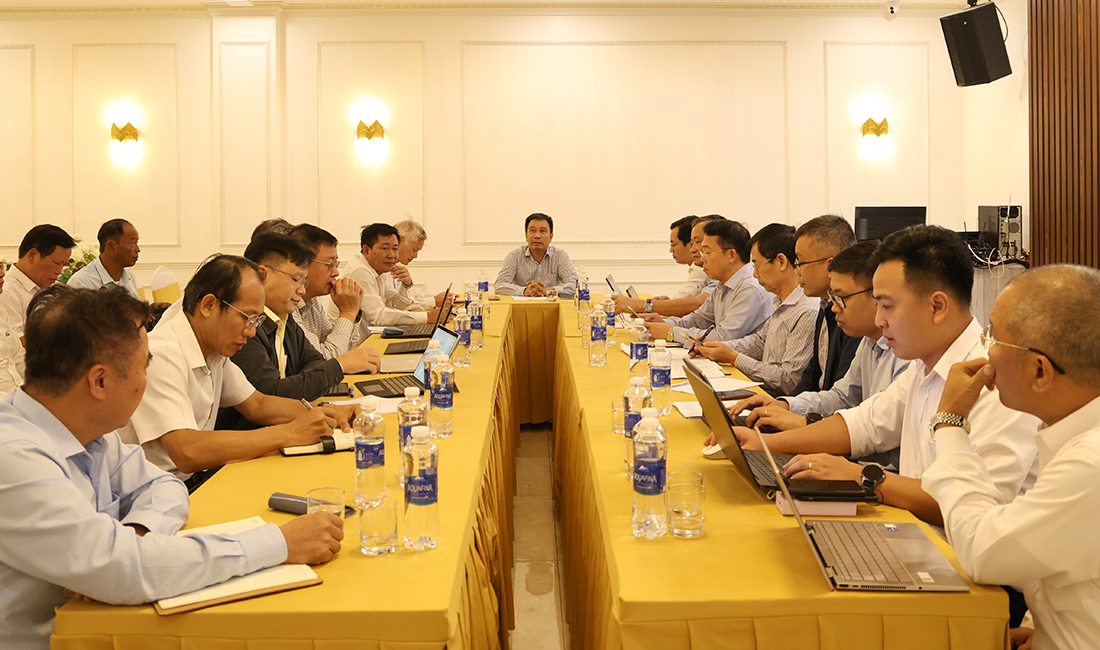 Chu tich HDTV EVNNPT Nguyen Tuan Tung chu tri cuoc hop ra soat tien do du an voi cac don vi lien quan