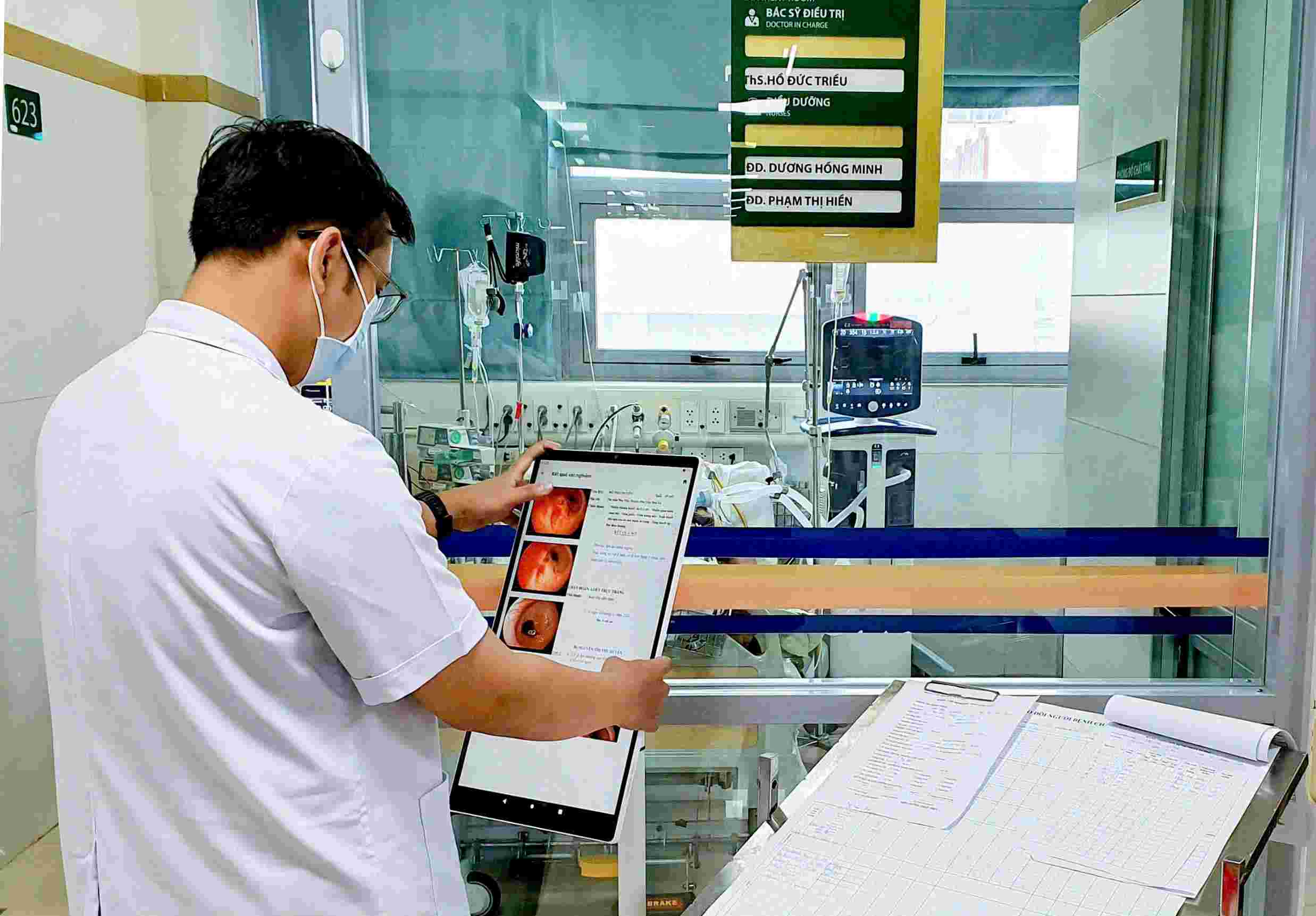 Quick examination and diagnosis at Bach Mai Hospital. Photo: Thanh Duong