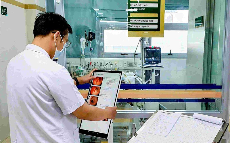 Quick examination and diagnosis at Bach Mai Hospital. Photo: Thanh Duong