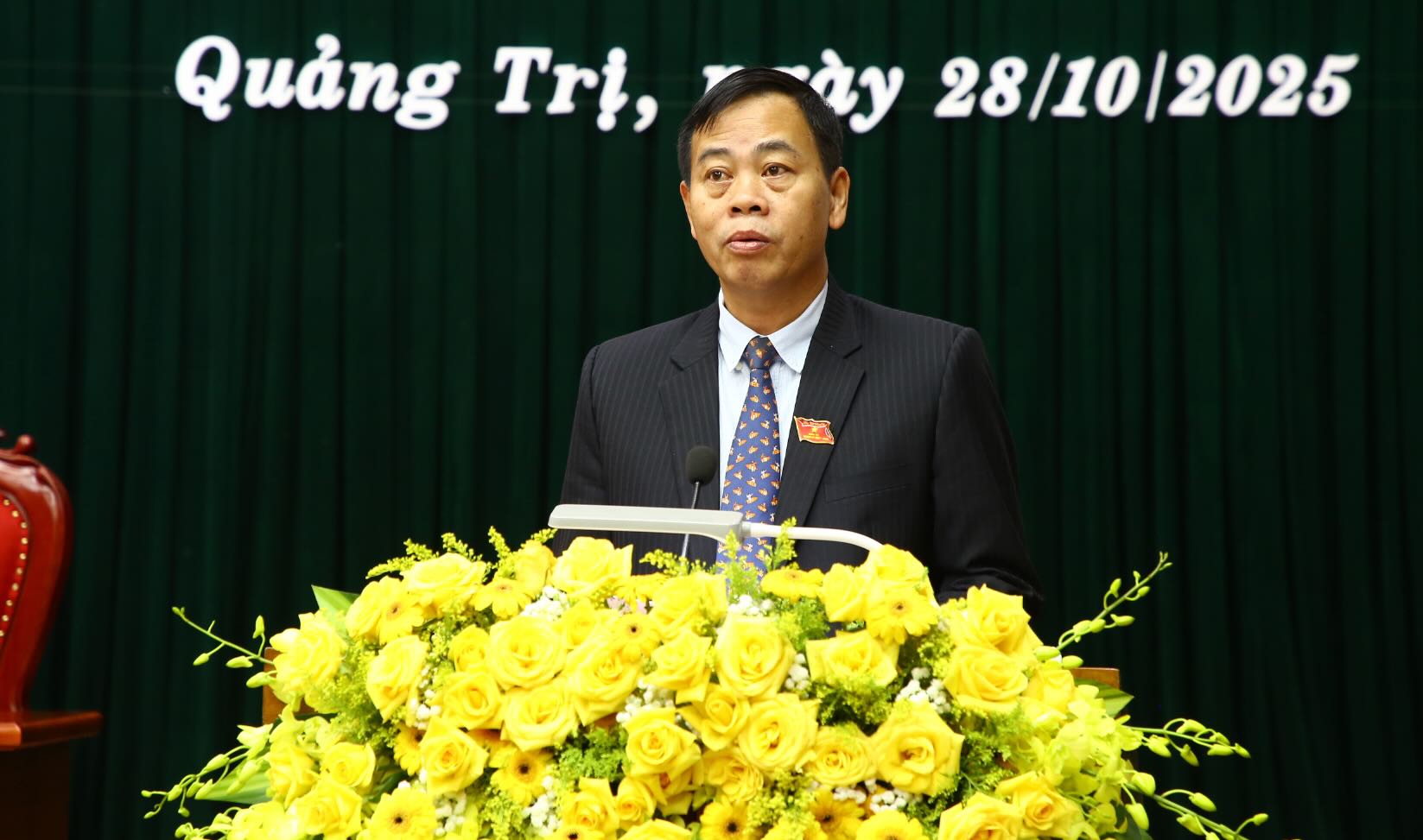 꽝찌성 인민의회 의장 Nguyen Dang Quang은 회의에서 병목 현상을 해소하고 새로운 단계를 위한 정책을 개선하기 위한 결의안을 검토할 것이라고 밝혔습니다. 사진: Cong Sang