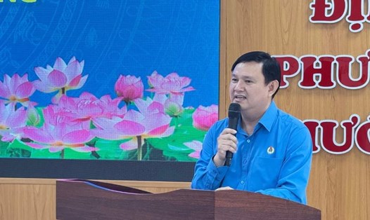 Ông Nguyễn Phúc Linh – Chủ tịch LĐLĐ tỉnh Vĩnh Long phát biểu tại Hội nghị thành lập Công đoàn cơ sở Công ty TNHH Hải Long Mekong. Ảnh: Hoàng Lộc