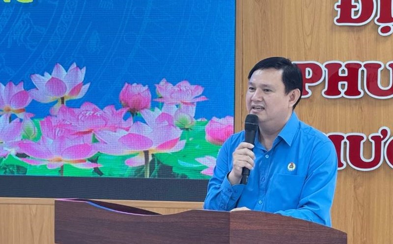Mr. Nguyen Phuc Linh - Chairman of the Vinh Long Provincial Federation of Labor spoke at the Conference to establish the Hai Long Mekong Company Limited Trade Union. Photo: Hoang Loc