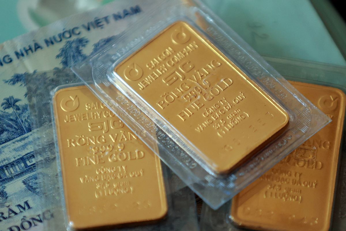 El precio del lingote de oro SJC se negocio a las 8:27 am del 28 de octubre en 145,7 - 147 2 millones de VND/luong (compra - venta). Foto: Hai Nguyen