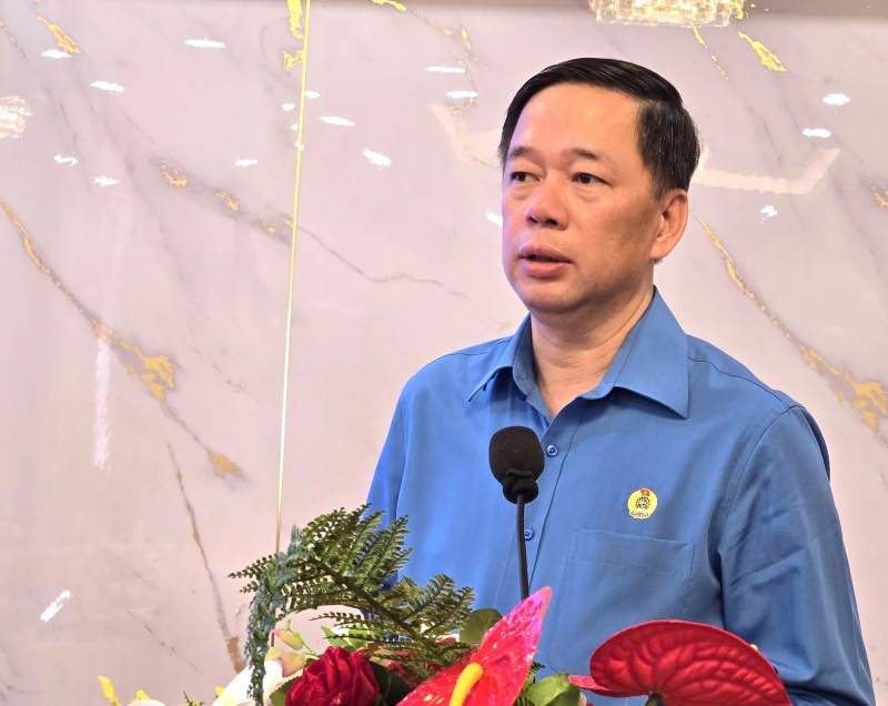 El Sr. Tong Van Bang dijo que la enmienda a los Estatutos del Sindicato de Vietnam es muy necesaria para que se ajuste a la Constitucion la Ley Sindical enmendada las leyes relacionadas y el modelo de gobierno local de dos niveles. Foto: Nam Duong