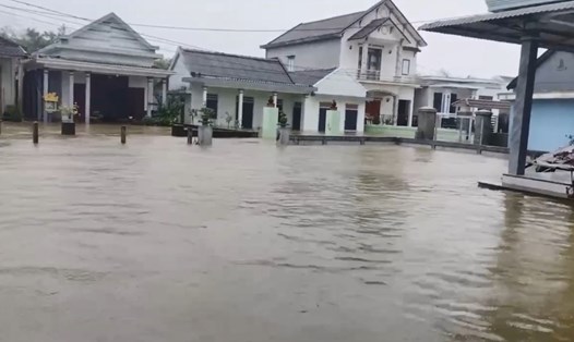 Khu dân cư ở thôn An Thơ, xã Nam Hải Lăng ngập sâu. Ảnh: A.Tuấn