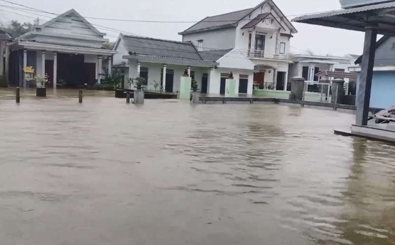 Residential areas in An Tho village, Nam Hai Lang commune were deeply flooded. Photo: A. Tuan