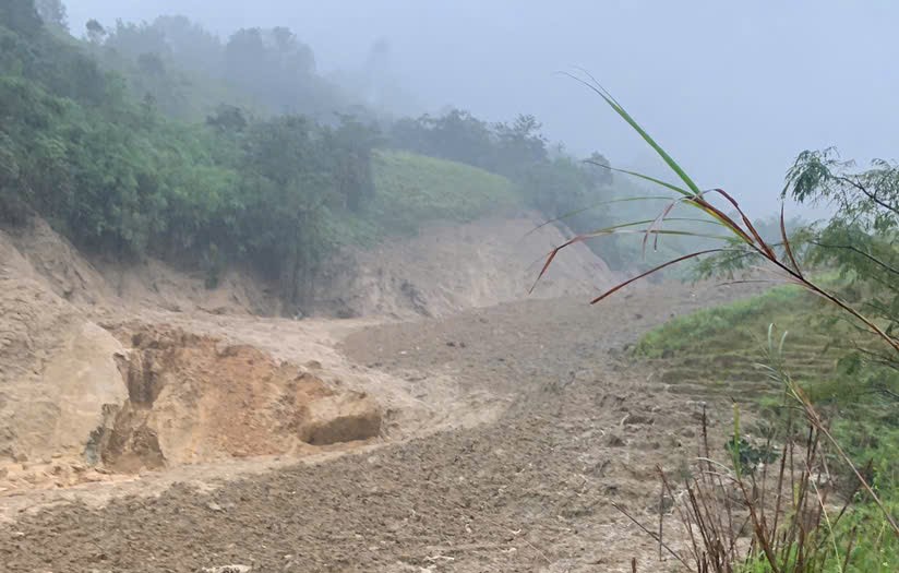 The location of the mountain explosion and landslide is about 4km from the People's Committee of Ngoc Linh commune, Quang Ngai province. Photo: Ngoc Linh Commune People's Committee