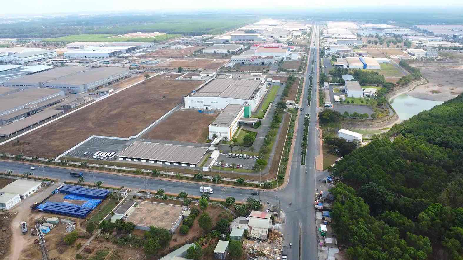 Road connecting to industrial parks in Dong Nai province. Documentary photo: HAC