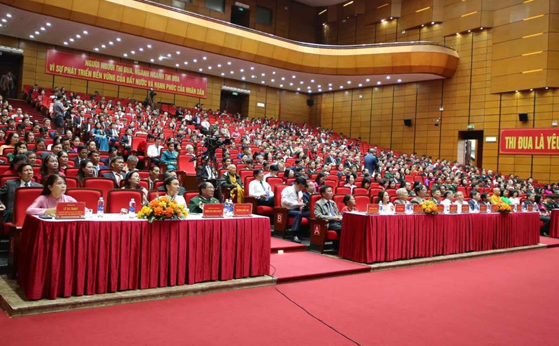 475 typical examples attending the 1st Quang Tri Patriotic Emulation Congress. Photo: Cong Sang