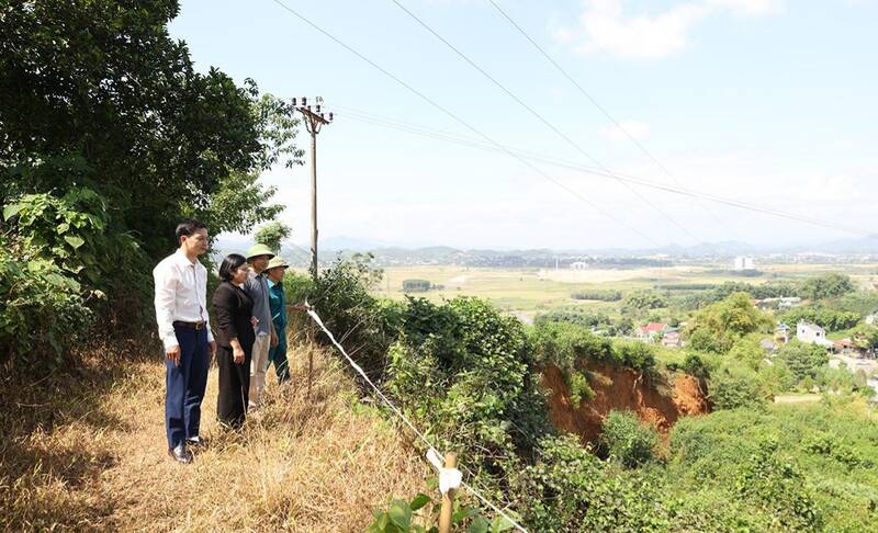 Luc luong chuc nang kiem tra khu vuc sat lo. Anh: Quoc Viet