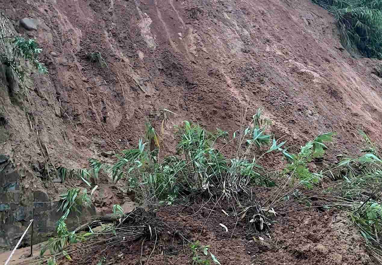 Diem rat truot bo ta luy duong nguy hiem tren deo Gia Bac. Anh: Phuc Khanh