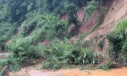 Mưa lớn khiến đèo Gia Bắc ở Lâm Đồng xảy ra 7 điểm sạt lở, Quốc lộ 28 tê liệt hoàn toàn. Ảnh: Phúc Khánh