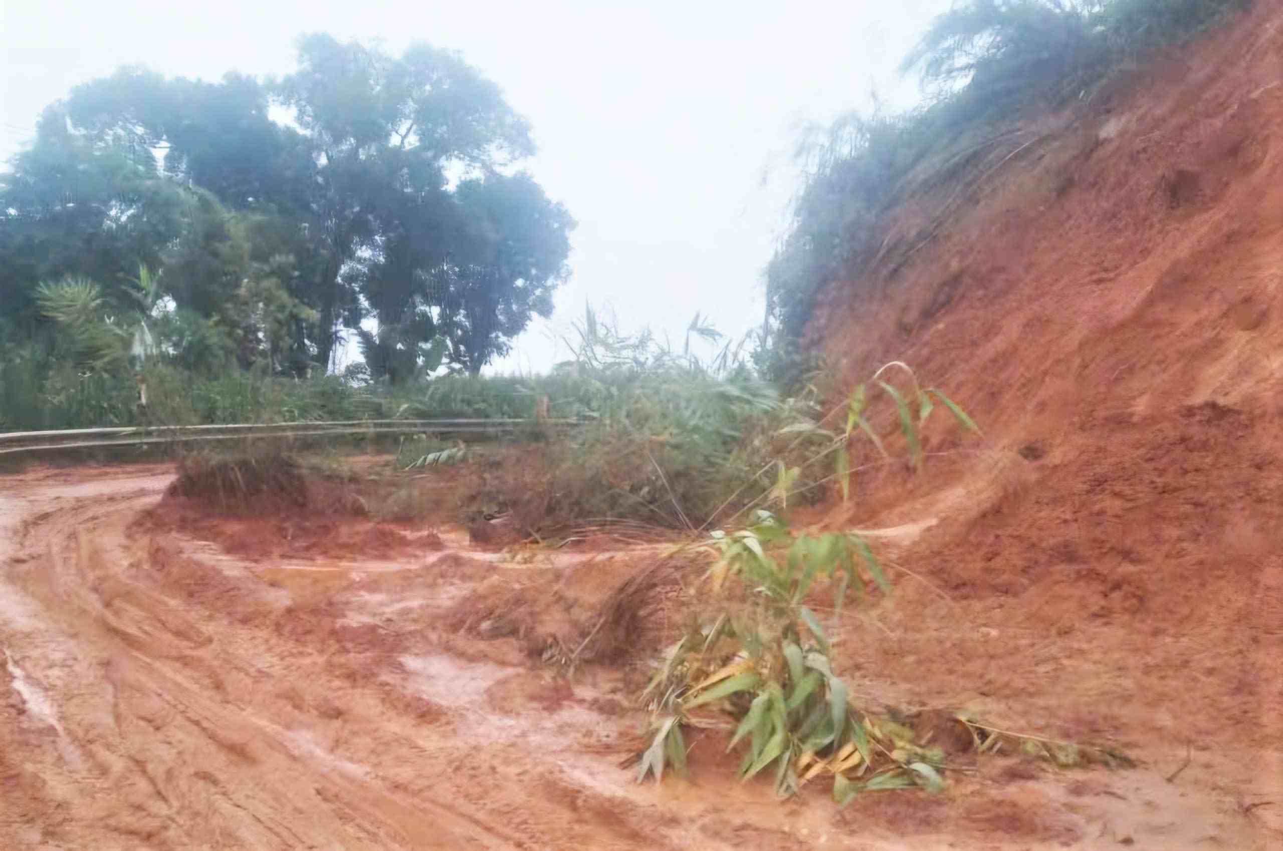 Mot diem sat lo tai km 50 Quoc lo 28 qua deo Gia Bac. Anh: Phuc Khanh