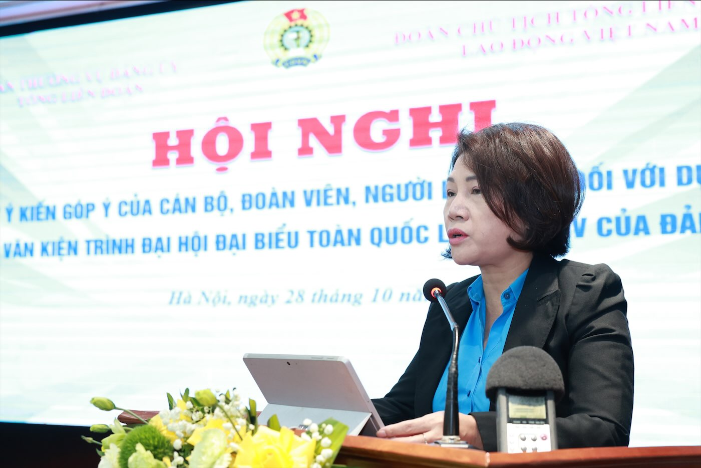 Ba Nguyen Thi Minh. Anh: Hai Nguyen