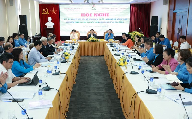 Conference to collect comments from cadres, union members, and workers on the Draft Document to be submitted to the 14th National Congress of the Party organized by the Vietnam General Confederation of Labor. Photo: Hai Nguyen