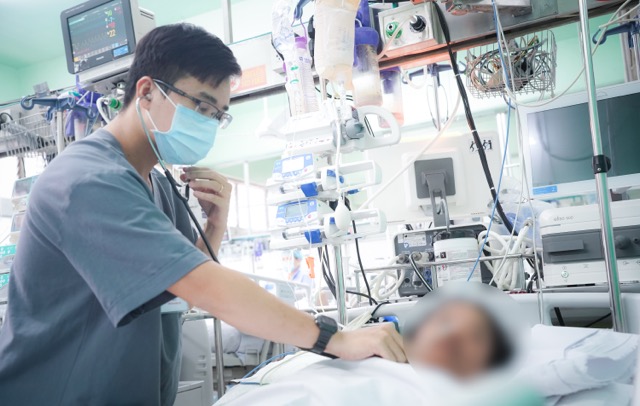 患者は手術を受け、病状に応じた適切な介入を受けます。写真：BVCC