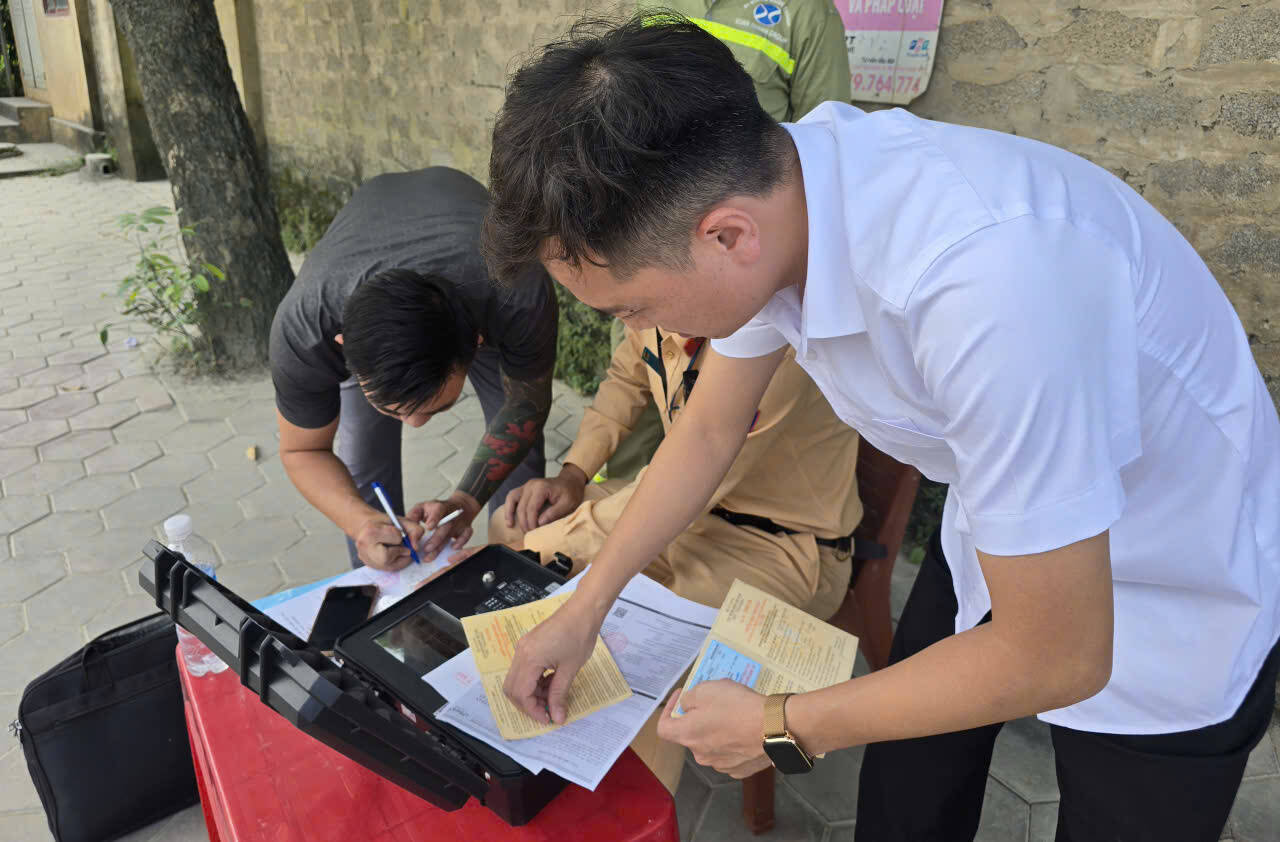 Cac chu xe va lai xe ky cam ket chap hanh nghiem viec