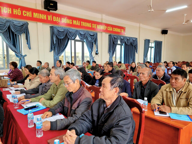 Uy ban Mat tran To quoc Viet Nam tinh to chuc hoi nghi tuyen truyen, pho bien, nang cao kien thuc phap luat cho hon 120 nguoi lam cong tac mat tran o khu dan cu. Anh: Lam Duc