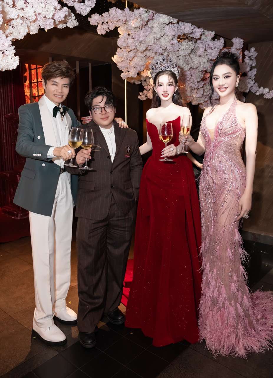 Anh: Nghe si cung cap.