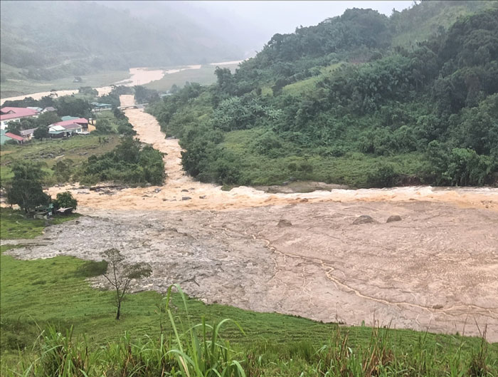 The landslide caused flash floods to destroy the fields and crops of people in Ngoc Linh commune. Photo: Ngoc Linh Commune People's Committee
