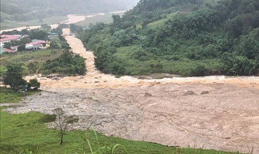 Vụ sạt lở núi làm xuất hiện lũ quét tàn phá ruộng đồng, hoa màu của người dân xã Ngọc Linh. Ảnh: UBND xã Ngọc Linh