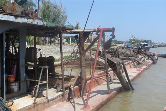Khai thac khoang san cat o Hai Phong. Anh: Mai Chi