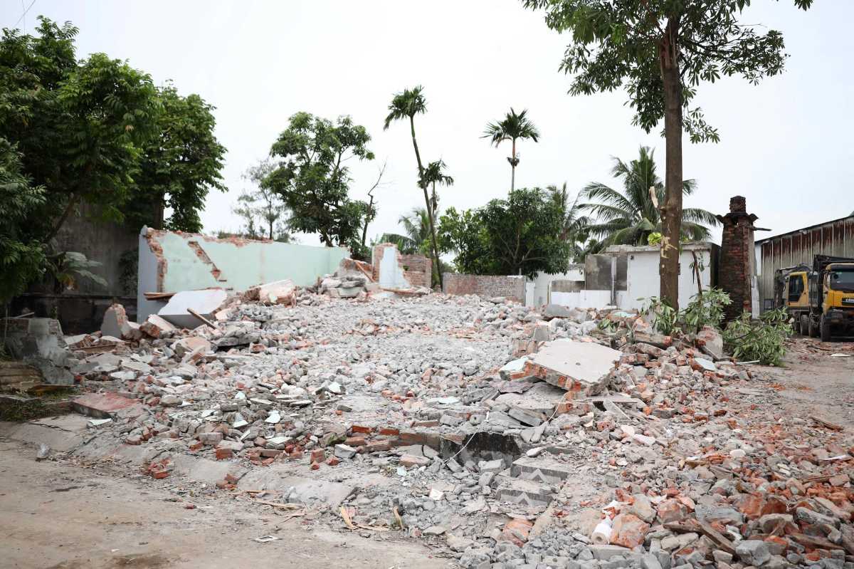 Clearing land for the 7,000 billion VND beltway project in Hai Phong. Photo: Minh Hung