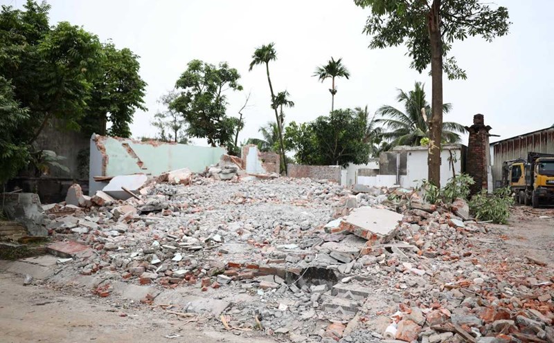 Clearing land for the 7,000 billion VND beltway project in Hai Phong. Photo: Minh Hung
