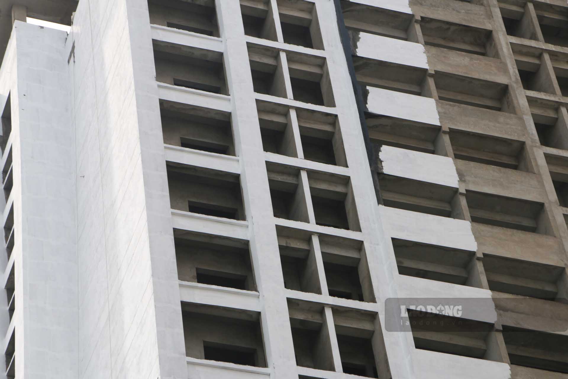 Mat ngoai cac khoi nha duoc son sua sau thoi gian dai bo hoang. Anh: Nguyen Tung.