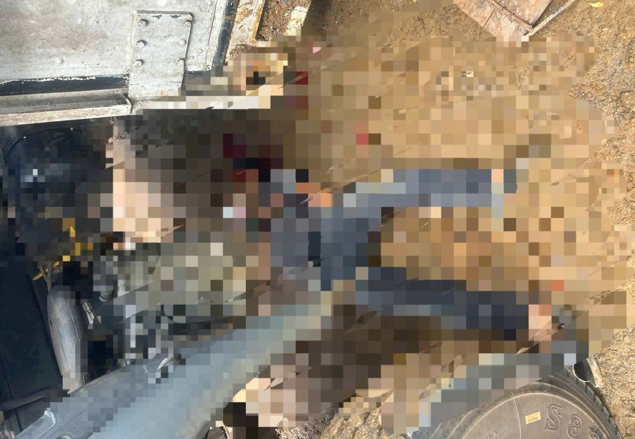 Bi thung container va vao dau lam tai xe lai xe cau tu vong. Anh: Phuc Khanh