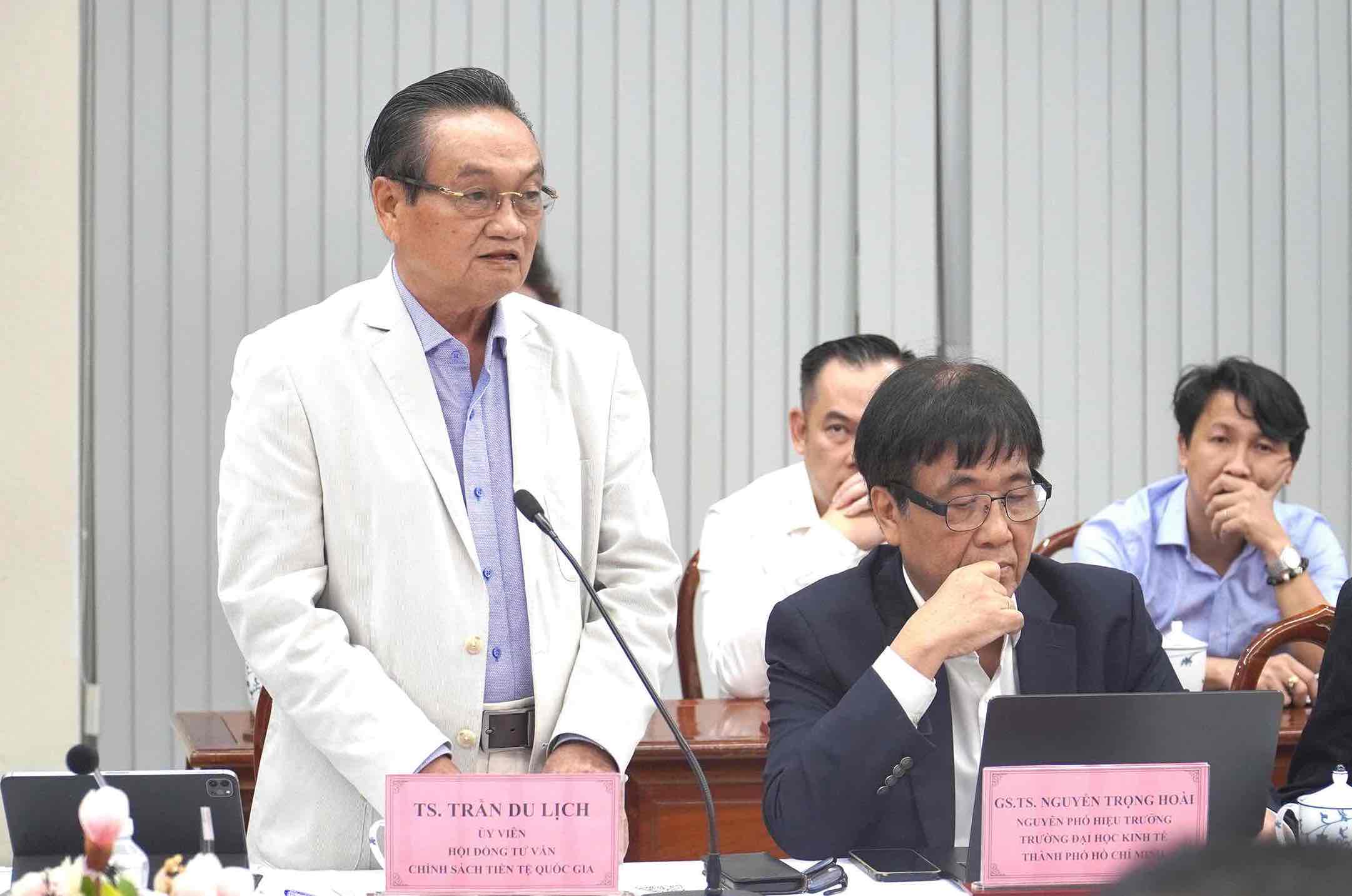 Cac chuyen gia, nha khoa hoc dong gop y kien tai Hoi thao ve dieu chinh quy hoach tinh Dong Nai moi ngay 25.9. Anh: HAC