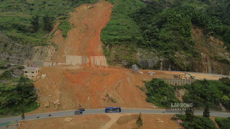 La estacion BOT de Sa Pa aun no puede abrir la carretera tras los deslizamientos de tierra desde principios de julio. Foto: Dinh Dai